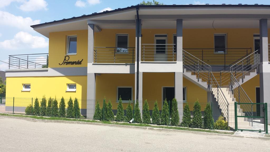 Promenad Apartmany Veľký Meder Exteriör bild